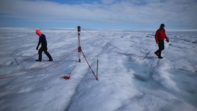 Scientists organize an outdoor experiment in Greenland