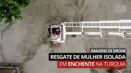 Video: Drone footage shows the rescue of an isolated woman in a flood in Turkey