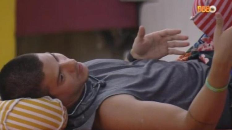 BBB 22: Arthur Aguiar tells Jade he will spend the entire night next to Big Fone - Clone / Globoplay - Clone / Globoplay