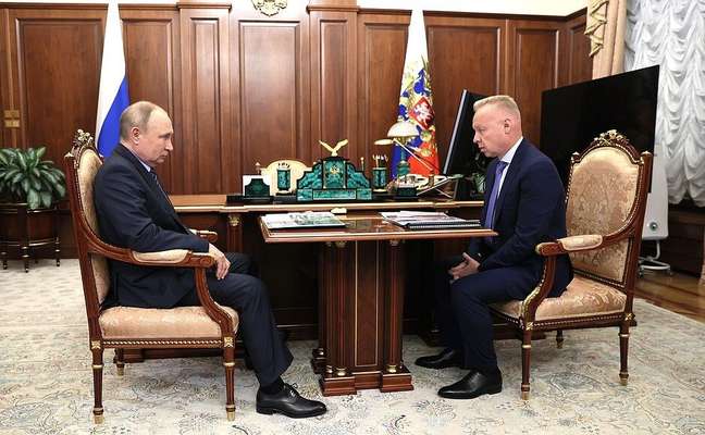 Dmitry Masebin, during a meeting with Vladimir Putin, has a close relationship with him. 