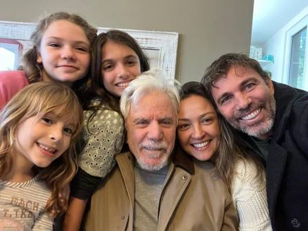 Reginaldo Faria brings together children and grandchildren for his 85th birthday