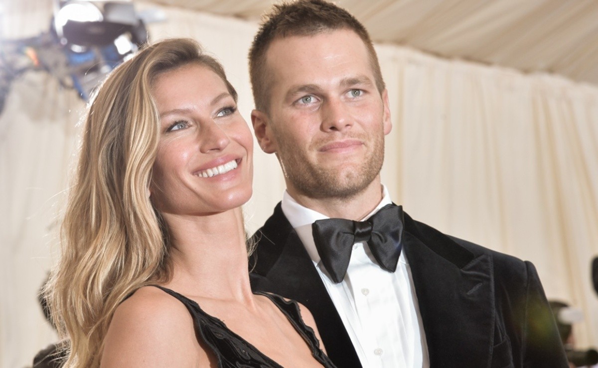 Gisele Bundchen films Tom Brady in his underwear