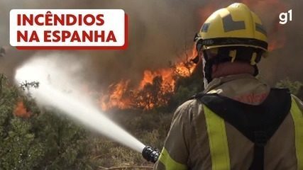 Firefighters battle blaze amid heatwave in Spain